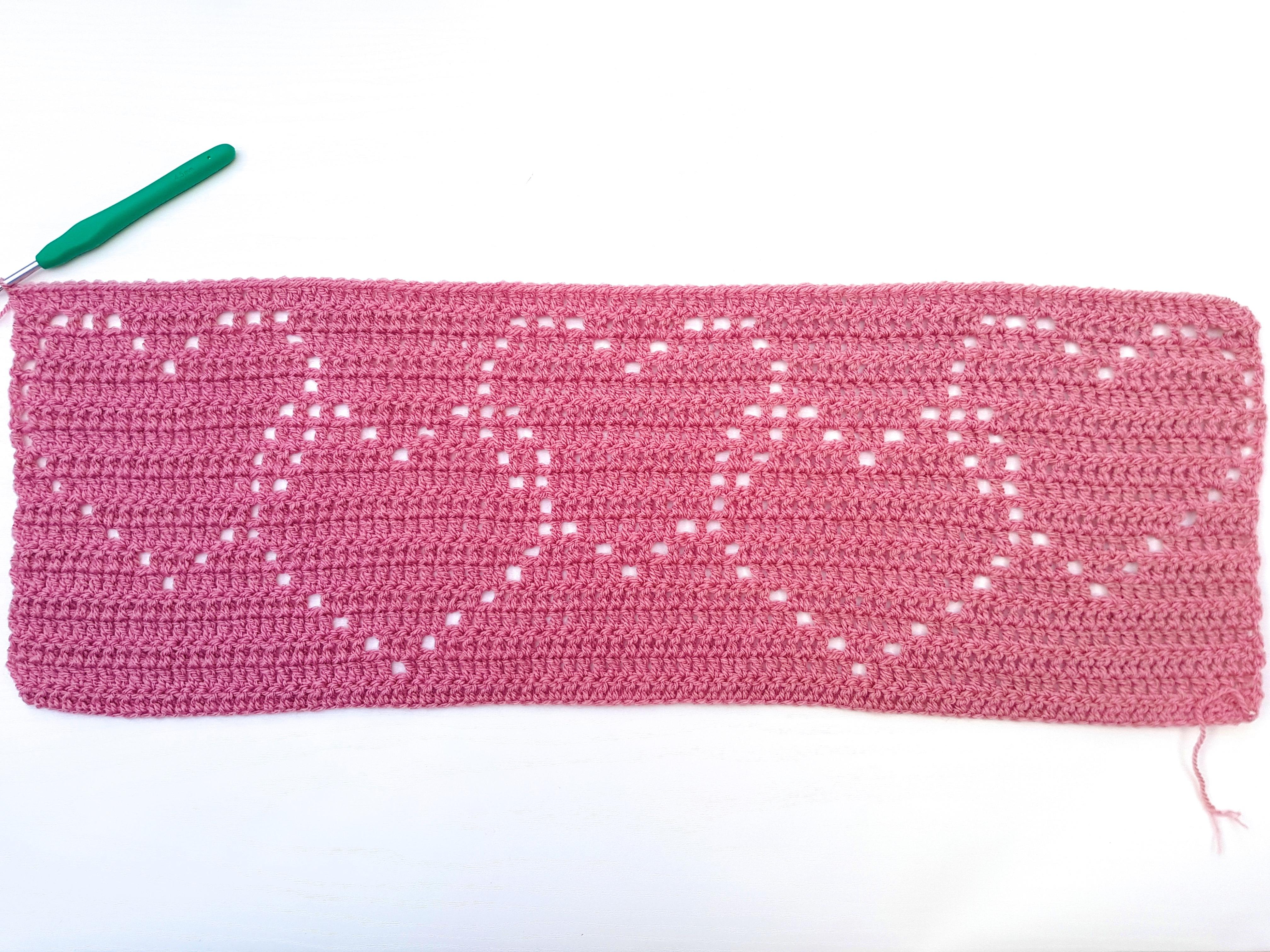 Linked Hearts Blanket Pattern by Emma Moss