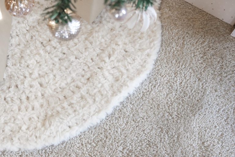 Learn How to Crochet a Tree Skirt: Free Pattern