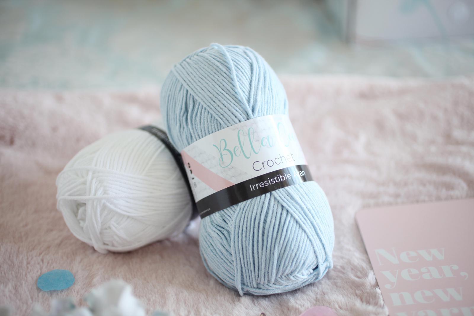 Bella coco crochet irresistibile aran yarn in polar and glacier