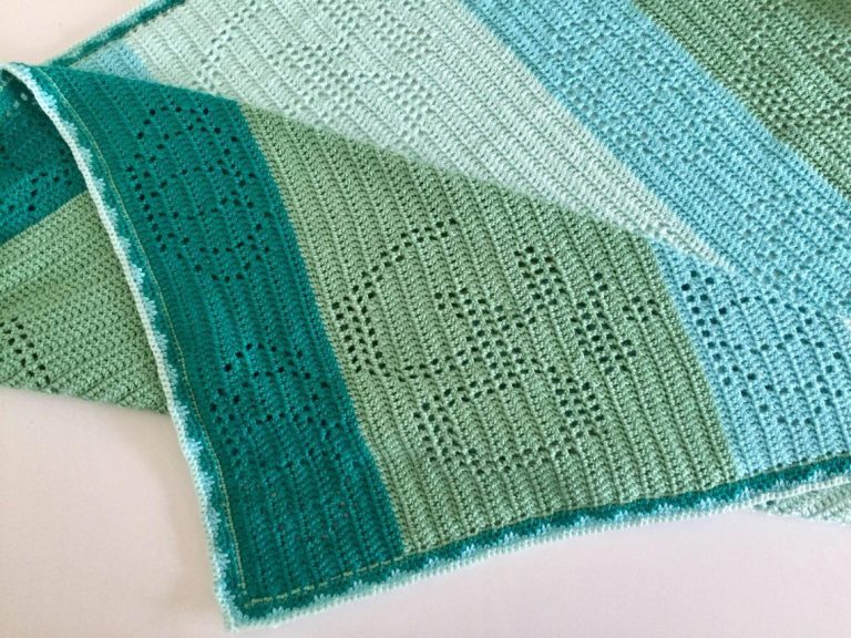 How to Crochet a Filet Blanket: Free Pattern
