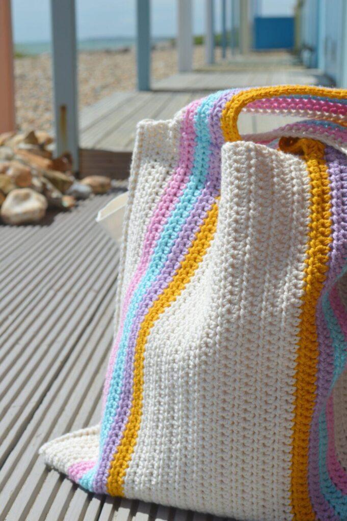 Crochet beach bag by the seaside