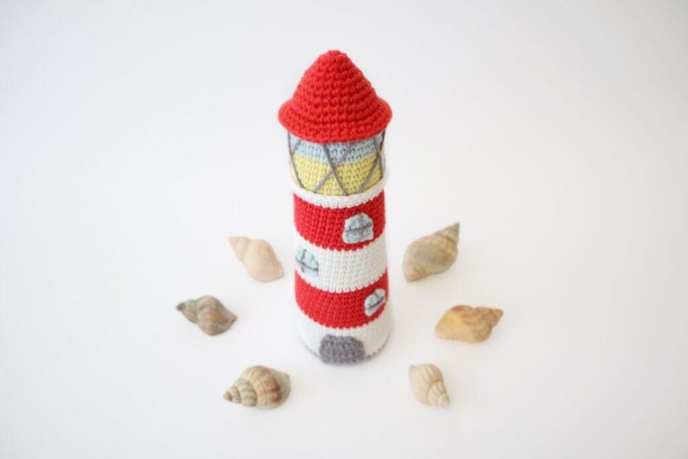 How to Crochet an Amigurumi Lighthouse