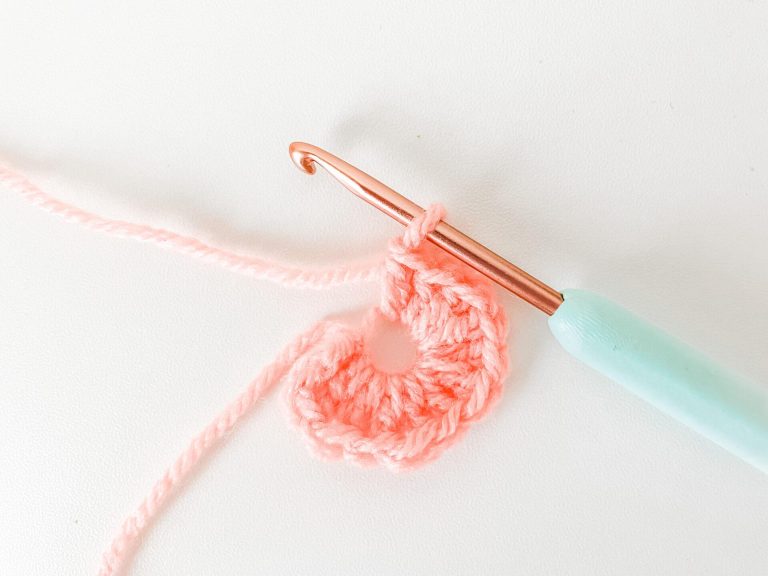 Learn How to Crochet the Magic Circle // Magic Ring: 3 Ways