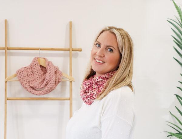 crochet infinity scarf made in pink yarn