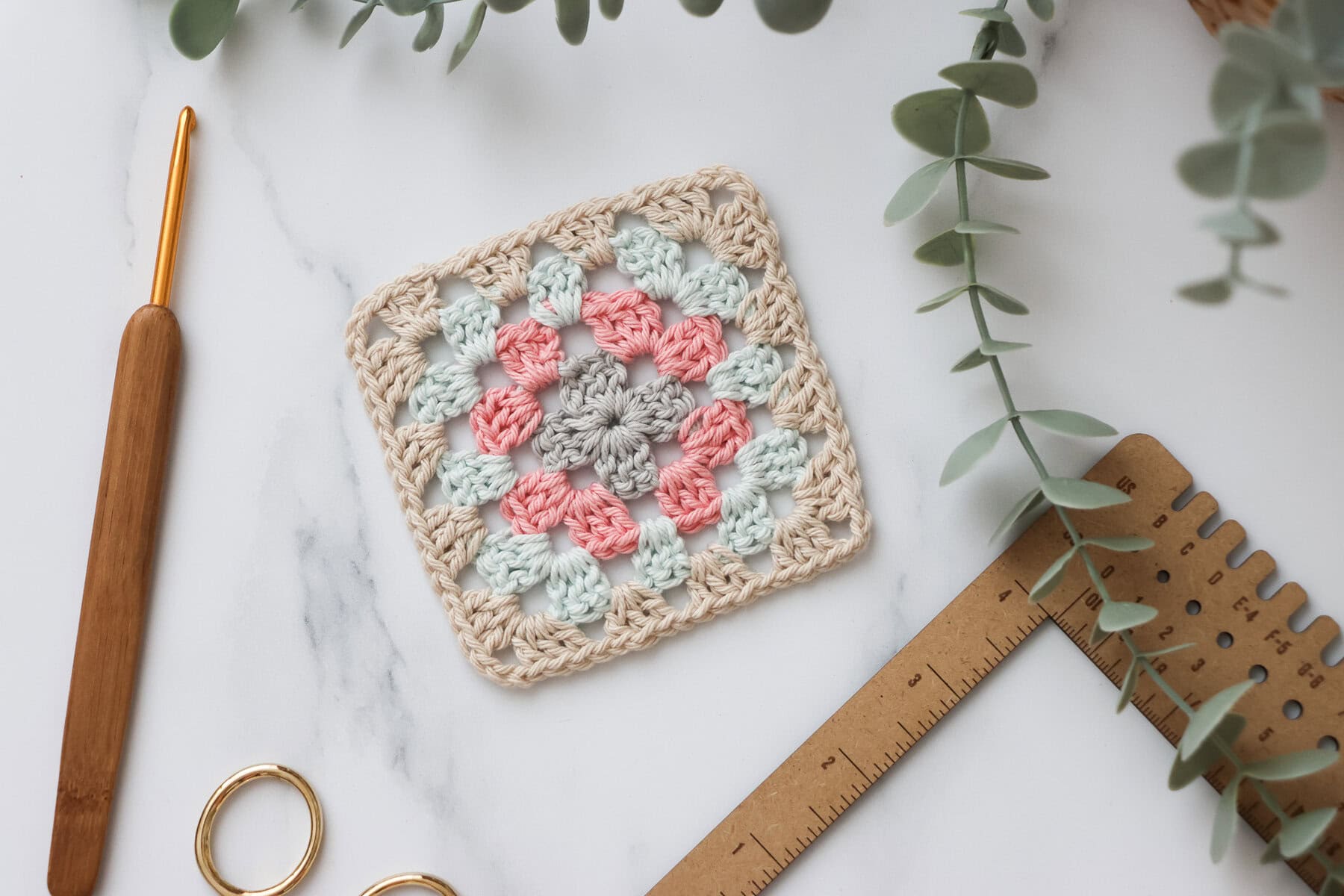 How to Crochet a Granny Square with NO ends to sew in!