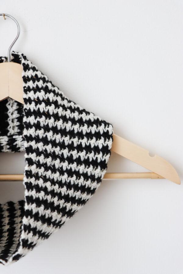 crochet houndstooth cowl