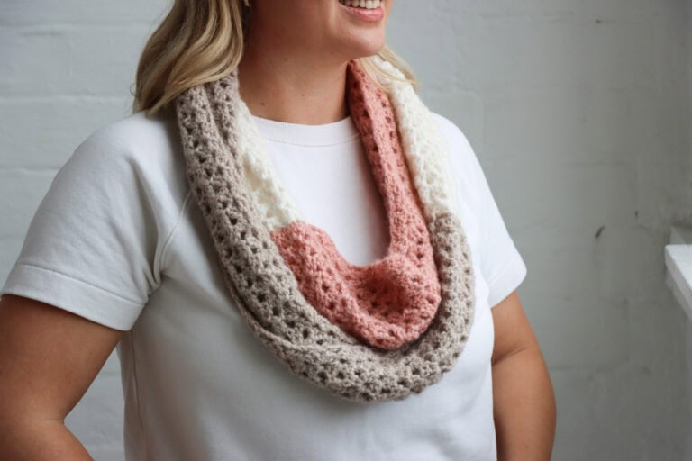 How to Crochet an Infinity Scarf: FREE Pattern