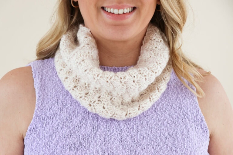 How to Crochet the Feyre Cowl: FREE Pattern & Tutorial