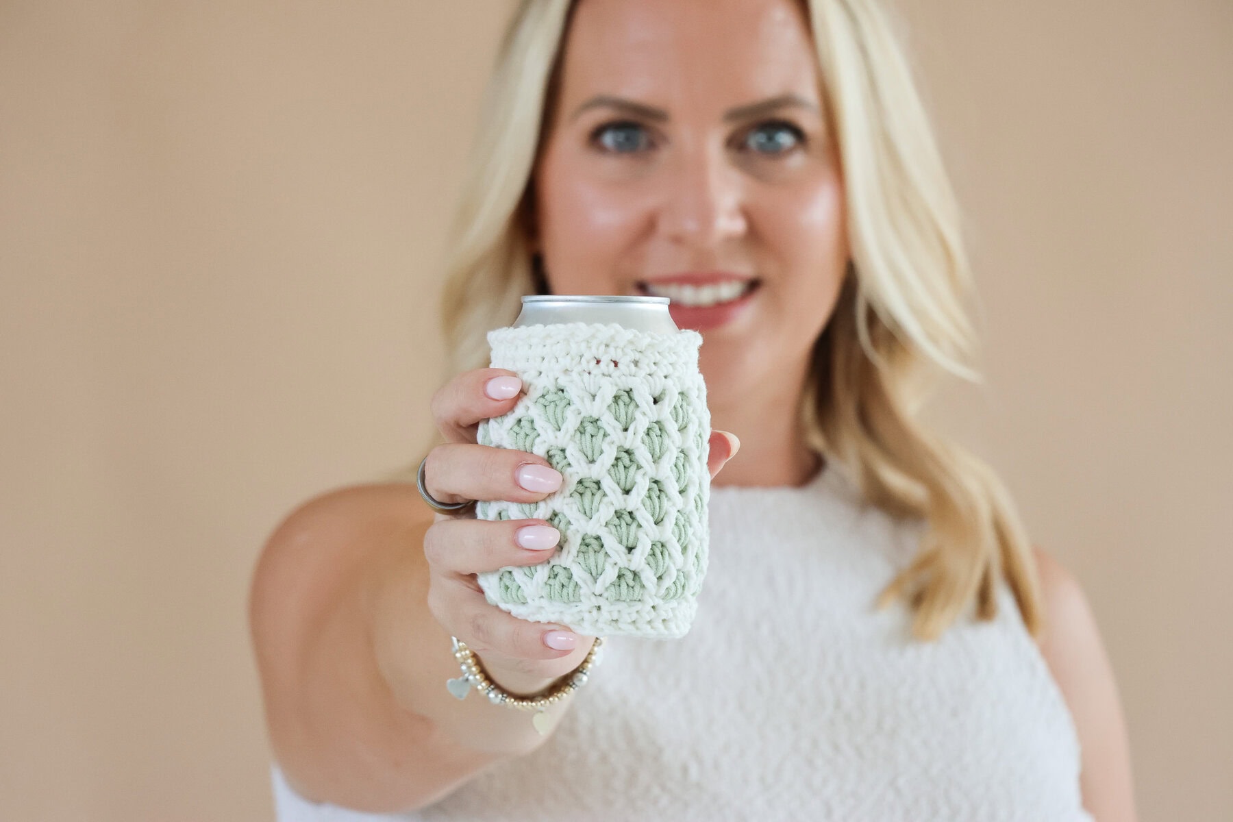 How to Crochet the Moroccan Lattice Can Cosy
