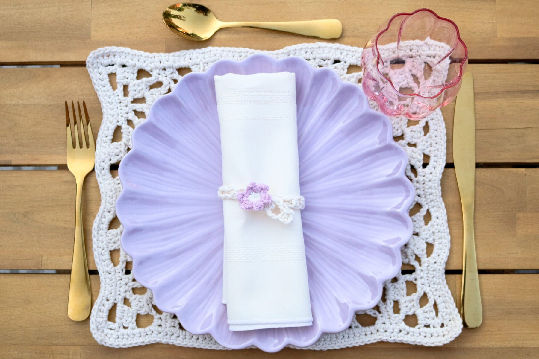 Cottage Garden Crochet Placemat: FREE Pattern & Tutorial
