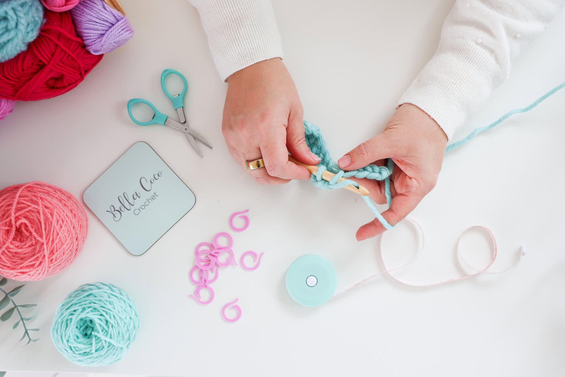 Different Ways to Hold a Crochet Hook: Finding What Feels Right for You