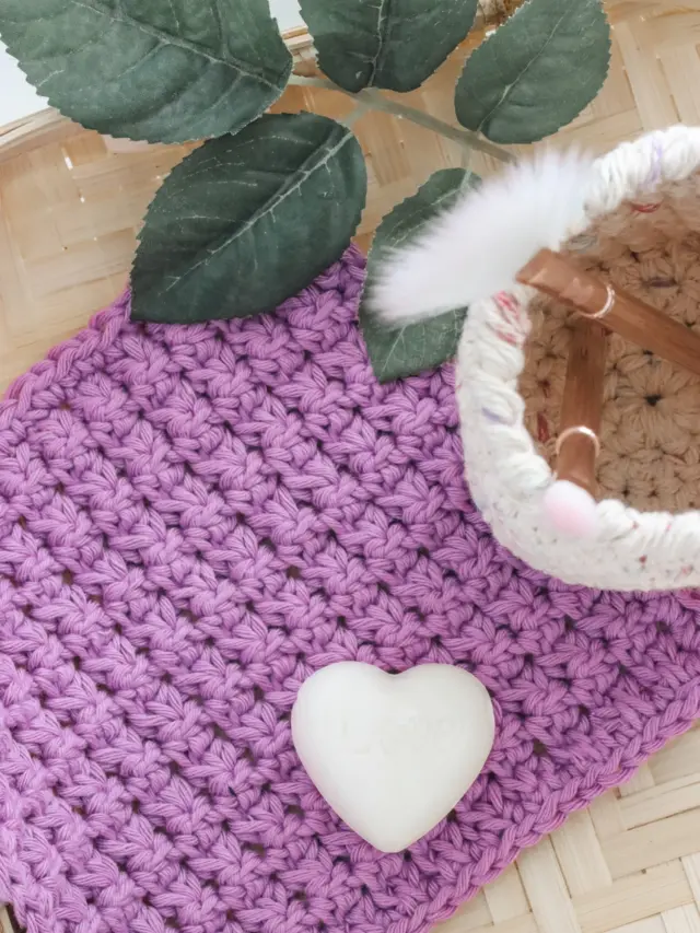 Comment WASHCLOTH to get this quick and easy pattern.

You can video this pattern on my blog and easily switch between US and UK terms. You’ll also find the step by step video tutorial.

Comment WASHCLOTH and I’ll send the link to your inbox!