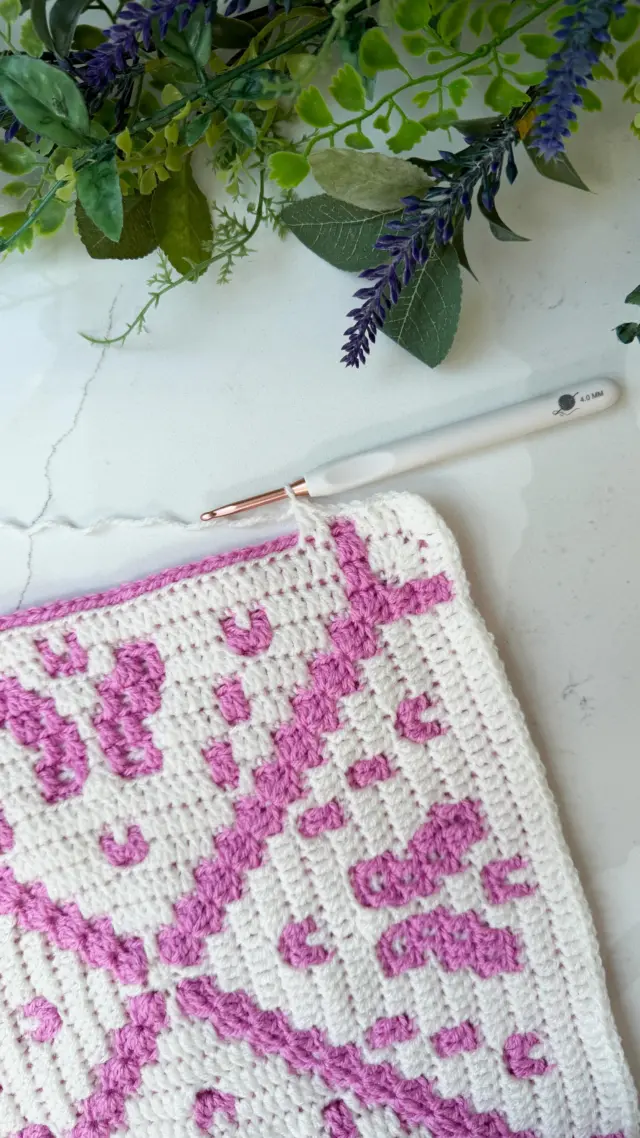 Comment ‘FB’ to join us in the Flutter & Bloom Blanket CAL

Week 2 is this beautiful ‘flutter’ square! 😍 if you haven’t started yet- no problem! This CAL is one that you can take at your own pace and start when you like! 

Grab your PDF pattern and/or watch the YouTube tutorials. Comment ‘FB’ and I’ll send you the details!