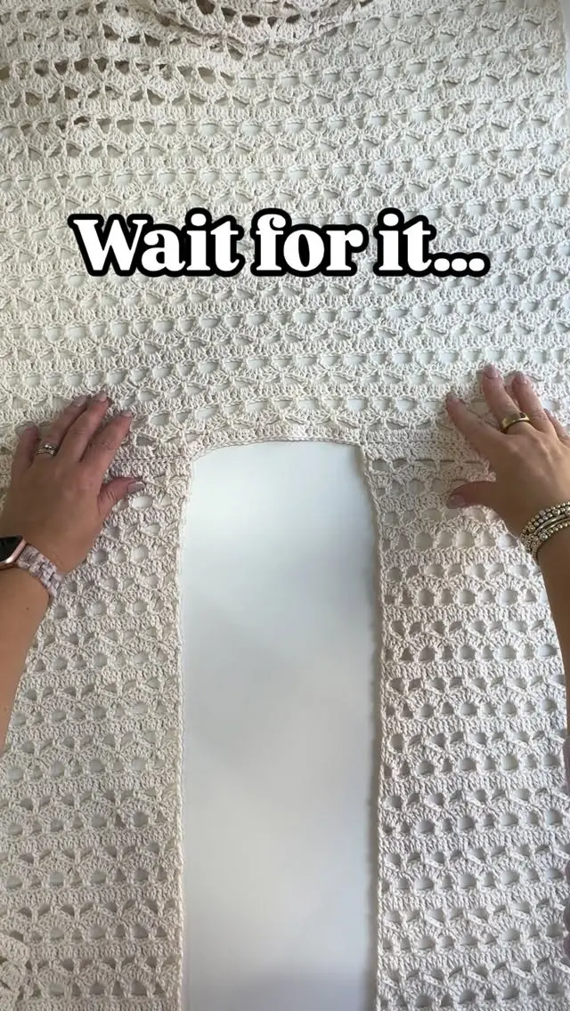 Comment SHARMA for the details! 

The Sharma Cover Up is available in 9 sizes and is suitable for advanced beginners and beyond! 

🆓 FREE on the blog
🇬🇧🇺🇸 Available in US and UK terms 
🎥 Step by step video tutorial

Comment SHARMA for the details! 

#crochetop #crochetcardigan #crochetfashion #freecrochetpattern #bellacococrochet